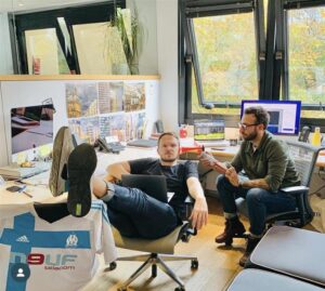 Post Instagram dans le bureau de.. pour le compte Instagram TBWA France