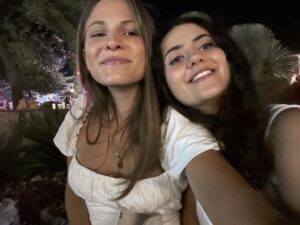 Photo de Césarine Martinho avec son amie Eva